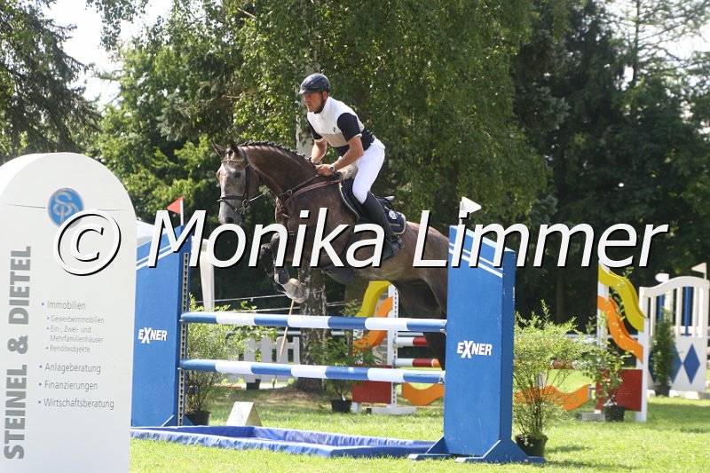 308M0112_Captain Cook_Springpferde_L.JPG